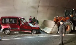 Trabzon'da hafif ticari araç ile iş makinesinin çarpıştığı kazada 1 kişi öldü