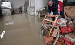 Tokat'ın Zile İlçesinde Sağanak Sonrası Evleri Su Bastı: Zile Belediyesi Ekipleri Temizlik Çalışmalarını Tamamladı