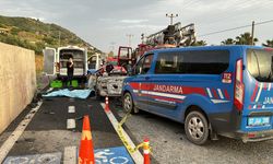 Alanya'da Trajik Kaza: Otomobil Duvara Çarptı, 2 Kişi Hayatını Kaybetti