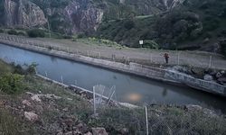 Giresun'un Şebinkarahisar İlçesinde Su Kanalına Devrilen Otomobildeki 2 Kişi Kayboldu