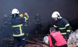 Kırklareli'nde Atık Yağ Tesisi Yangını Kontrol Altına Alındı