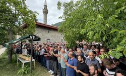 Rize'de silahla ateş edilmesi sonucu ölen kadının cenazesi defnedildi