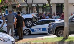 ADANA - Pikabın 2 araca çarpması sonucu 1'i polis 2 kişi yaralandı