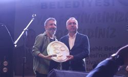 Asarcık'ta Renkli Yaz Festivali: Ali Kınık ve Yöresel Sanatçılar Sahne Aldı