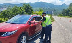 Giresun'un Espiye İlçesi Jandarma Trafik Ekiplerinden Tatlı Sürpriz