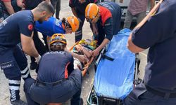 Rize'de dereye yuvarlanan aracın sürücüsü yaralandı