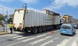 Samsun Bafra'da Katı Atık Taşıyan Tıra Çarpan Motosikletteki 2 Kişi Yaralandı