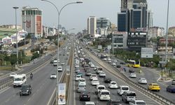 Bayram Öncesi İstanbul'da Trafik Yoğunluğu: Vatandaşlar Yola Çıkarken Otoyollar Kilitlendi