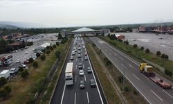 BOLU - Bayram tatili dolayısıyla yollarda trafik yoğunluğu yaşanıyor