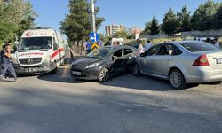 Diyarbakır'da Trafik Kazası: 2 Otomobil Çarpıştı, 7 Kişi Yaralandı