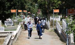 Samsun’da Bayram Arifesinde Mezarlık Ziyaretleri Yoğunlaştı