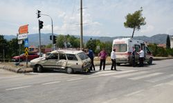 Çorum'da yolcu otobüsüyle çarpışan otomobilin sürücüsü yaralandı