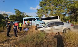 ANTALYA - Otobüsle çarpışan otomobilin sürücüsü öldü