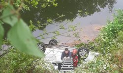 BARTIN - Otomobilin dereye devrildiği kazada suda mahsur kalan sürücü kurtarıldı