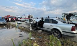 BURDUR - 2 otomobilin çarpışması sonucu 1 kişi öldü, 9 kişi yaralandı