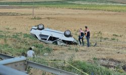 ÇORUM - Devrilen otomobildeki kadın öldü, bebeği yaralandı