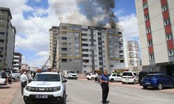 KAYSERİ - Apartmanın çatısında çıkan yangın söndürüldü