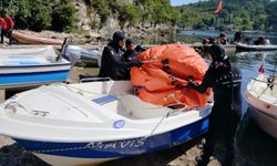 Kastamonu'da batan "Maviş" isimli tekne denizden çıkartıldı