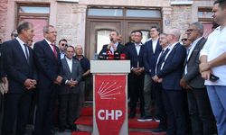 BALIKESİR - CHP Genel Başkanı Özel, partisinin Ayvalık İlçe Başkanlığı ziyaretinde konuştu (1)