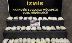 İZMİR - Tırın lastiğine gizlenmiş 50 kilo 550 gram uyuşturucu ele geçirildi