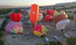 NEVŞEHİR - Figürlü sıcak hava balonları Ürgüp semalarını renklendirdi