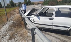 Çorum'da bariyere çarpan otomobildeki 2 kişi yaralandı