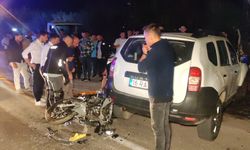 BURSA - Dönüş yapan otomobile çarpan motosikletteki 2 kardeş yaralandı