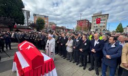 İstanbul'da trafik kazasına müdahale ederken şehit olan polis toprağa verildi