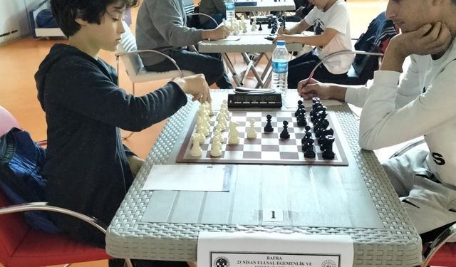 Bafra'da 23 Nisan Ulusal Egemenlik ve Çocuk Bayramı satranç turnuvası başladı