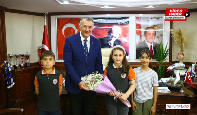 Ardeşen Belediye Başkanı Enver Atagün, 23 Nisan Ulusal Egemenlik ve Çocuk Bayramı'nı Çocuklarla Kutladı