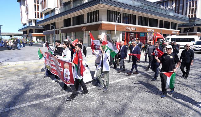 Rize'de doktorlar ve tıp fakültesi öğrencileri "sessiz yürüyüş" ile İsrail'i protesto etti