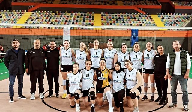 Smart Holding Çayelispor'un Sultanları, finallerde fırtına gibi esiyor: Ordu Voley Spor'u 3-0 Mağlup Etti!