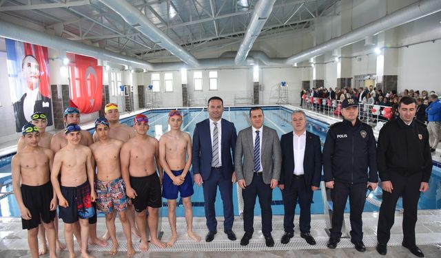 Görele'de Yarı Olimpik Yüzme Havuzu hizmete açıldı