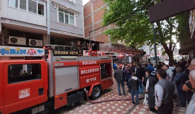 Amasya'da çıkan yangında 2 iş yeri zarar gördü