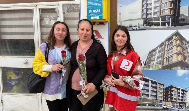Gümüşhacıköy Genç Kızılay, Anneler Günü'nde İş Yerlerini Ziyaret Etti