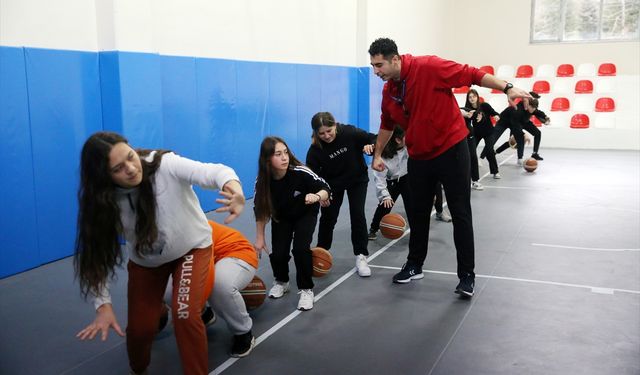Şenpazar İlçesinde Emniyet Amir Vekili Gençlere Spor ve Kariyer Fırsatı Sunuyor