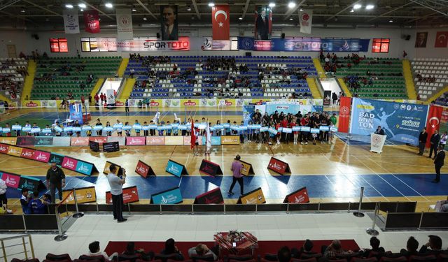 13 Yaş Altı Türkiye Badminton Şampiyonası Rize'de başladı