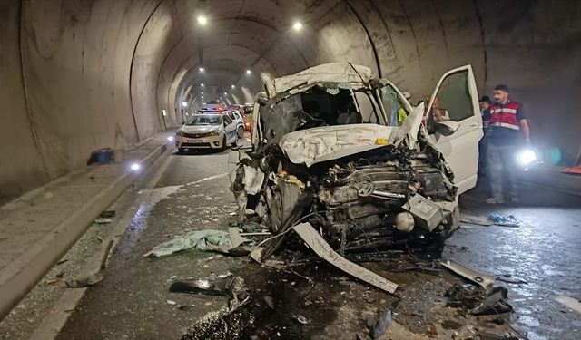Artvin'de tünel içindeki iki kazada 1 kişi öldü, 1 kişi yaralandı