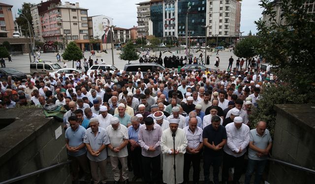 İsmail Heniyye için Rize'de gıyabi cenaze namazı kılındı