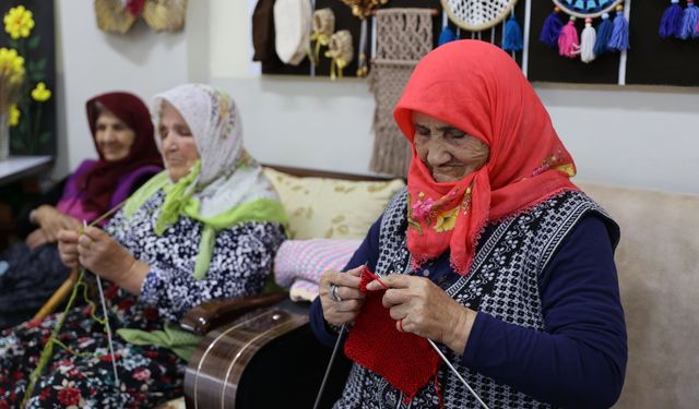 Samsun'da huzurevi sakinleri zamanlarını sanatla değerlendiriyor