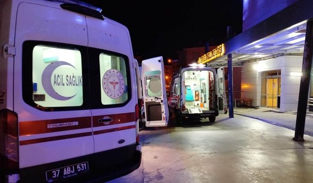 Sinop'ta ağaca çarpan otomobildeki 2 kişi öldü, 2 kişi yaralandı