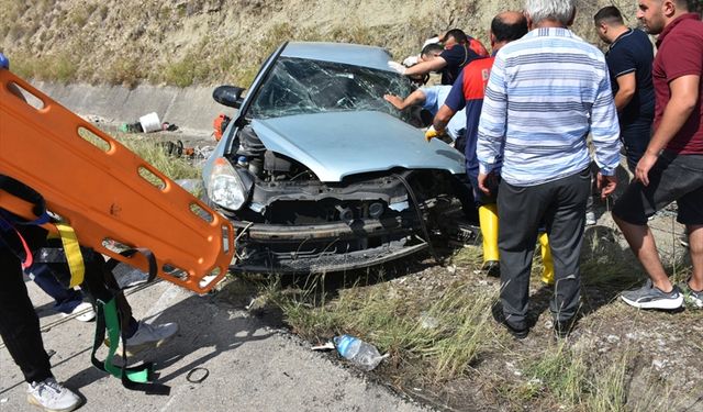 Sinop'ta iki otomobilin çarpıştığı kazada 1 kişi öldü, 5 kişi yaralandı