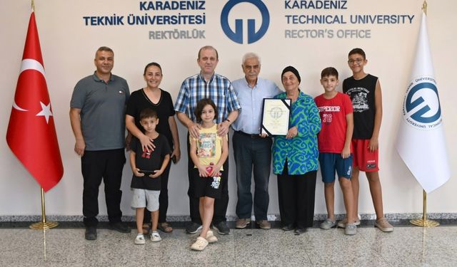 Trabzon'da üniversite mezunu diplomasını 54 yıl sonra teslim aldı