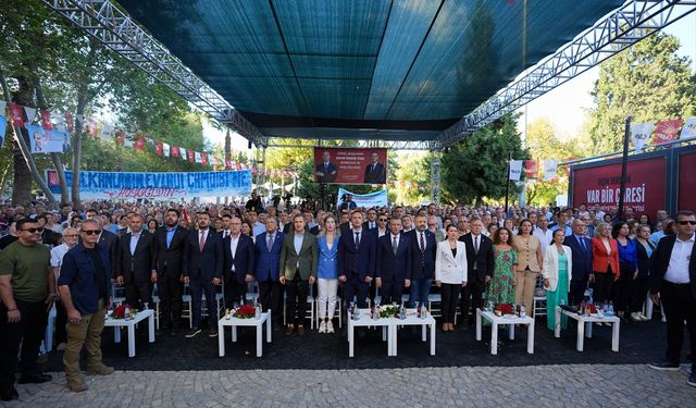 İZMİR - CHP Genel Başkanı Özgür Özel, toplu açılış ve temel atma töreninde konuştu