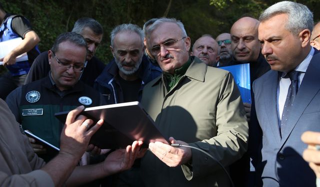 İçişleri Bakan Yardımcısı Karaloğlu, Rize'de heyelan yaşanan köyde inceleme yaptı: