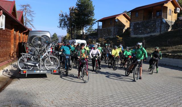 Bisiklet tutkunları Karabük'te sonbaharın renkleri arasında pedal çevirecek