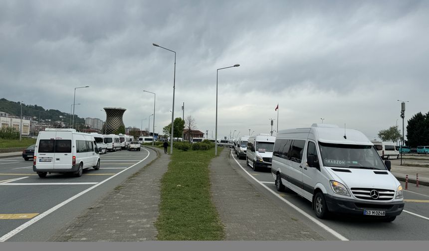 Rize-Trabzon güzergahındaki minibüsçüler kontak kapattı